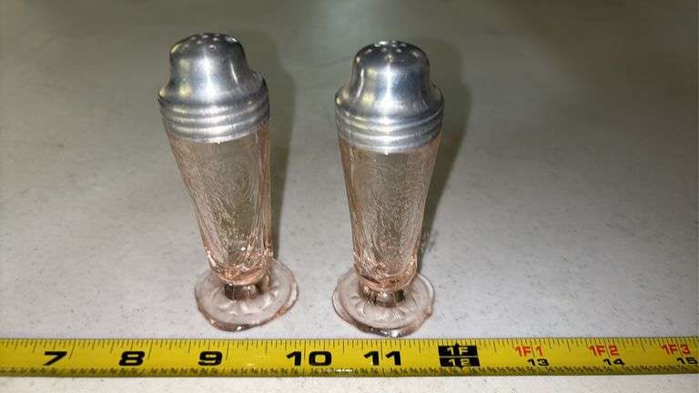 ROYAL LACE PINK DEPRESSION SALT & PEPPER SHAKERS
