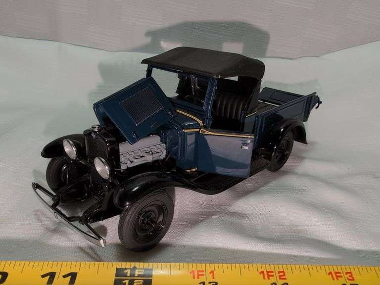 1931 CHEVROLET ROADSTER DIECAST PICKUP TRUCK MODEL