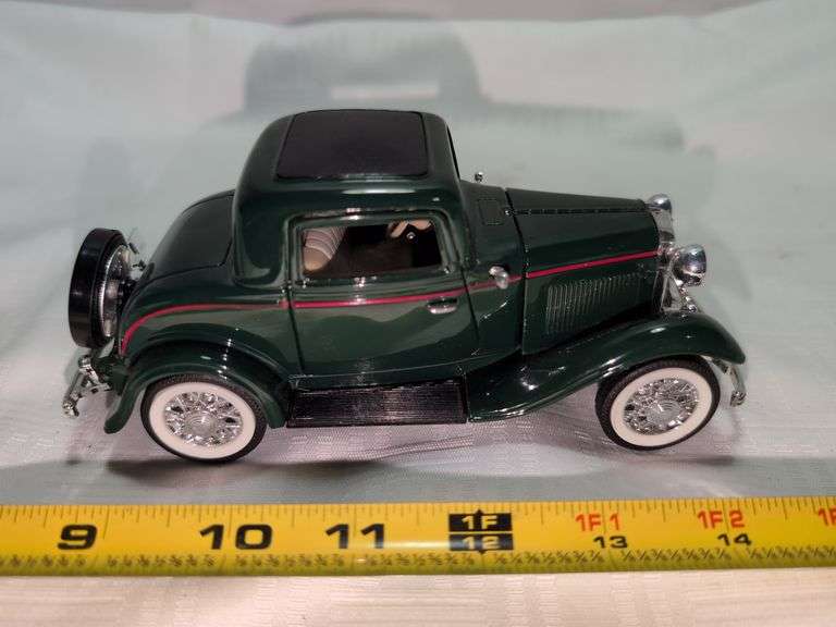 1932 FORD 3-WINDOW COUPE DIECAST CAR MODEL