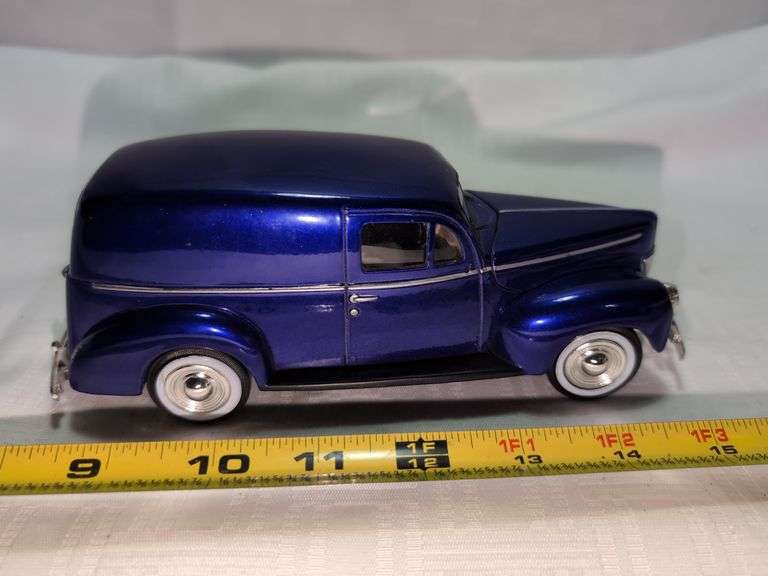 1940 FORD SEDAN DELIVERY DIECAST CAR MODEL