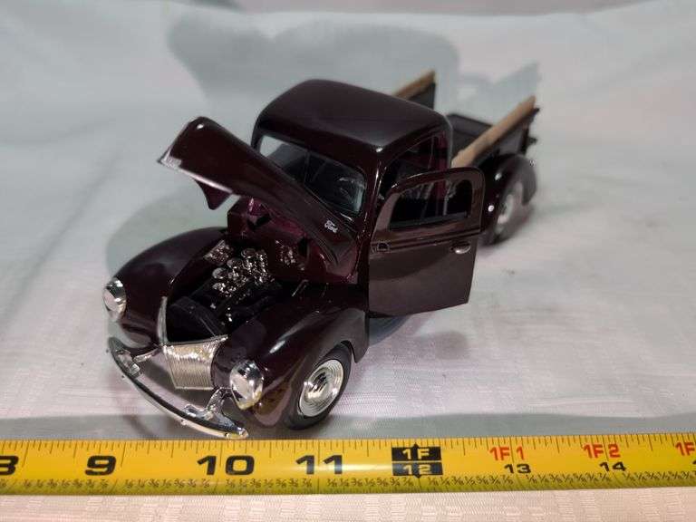 1940 FORD DIECAST PICKUP TRUCK MODEL