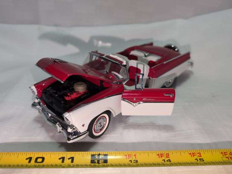 1955 FORD SUNLINER DIECAST CAR MODEL