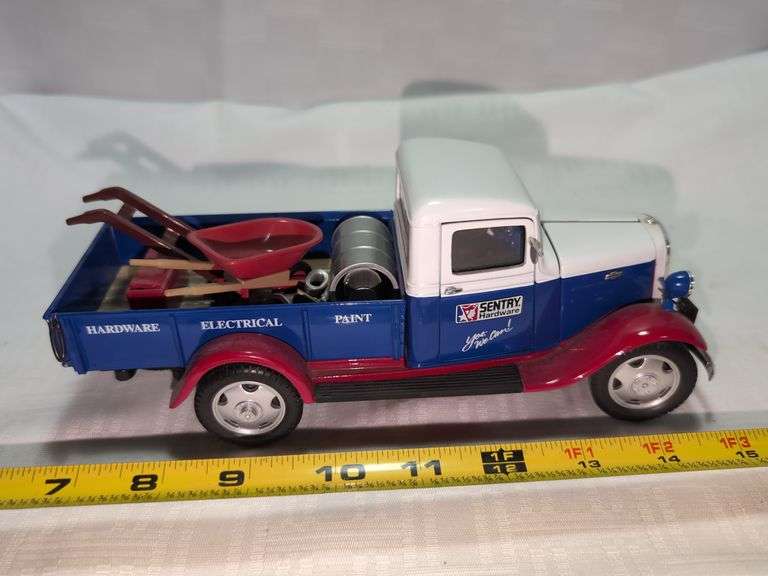 1935 CHEVROLET DIECAST TRUCK MODEL BANK