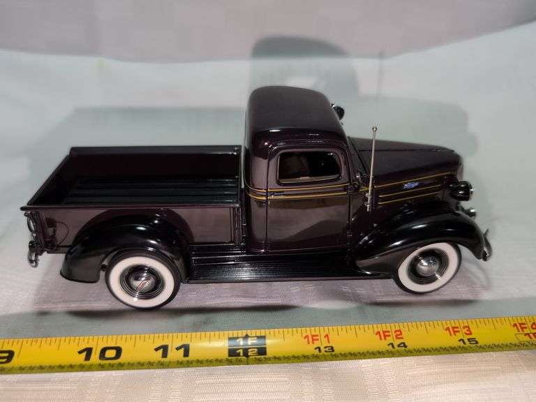 1937 CHEVROLET DIECAST PICKUP TRUCK MODEL