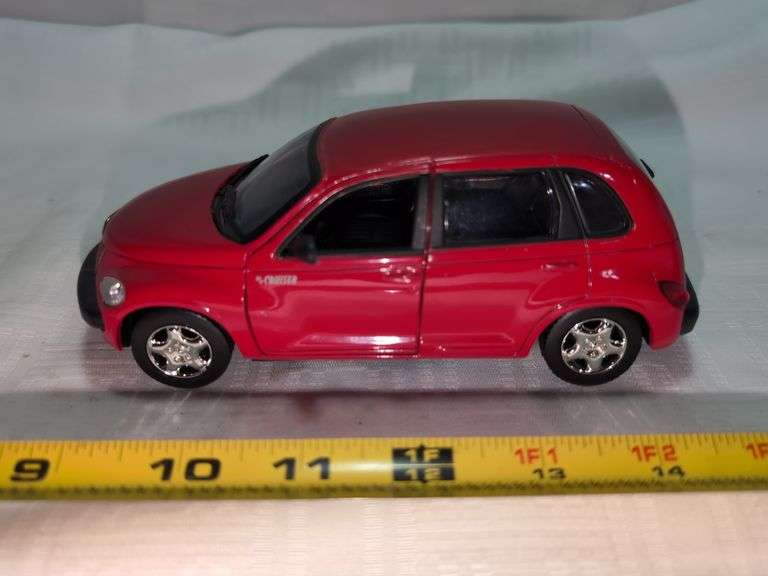 2001 CHRYSLER PT CRUISER DIECAST CAR MODEL