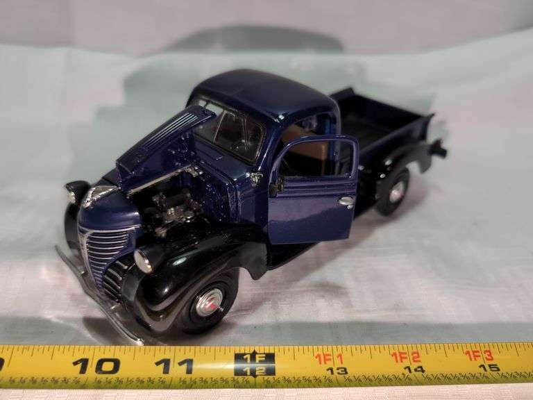 1941 PLYMOUTH DIECAST PICKUP TRUCK MODEL