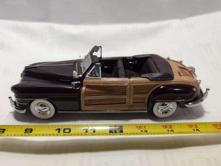 1948 CHRYSLER TOWN & COUNTRY DIECAST CAR MODEL