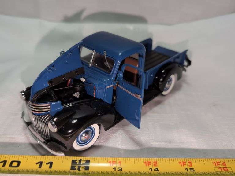 1941 CHEVROLET DIECAST PICKUP TRUCK MODEL