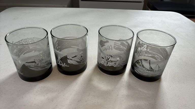 4 CT. MCDONALD’S HAWAII COLLECTION GLASSES