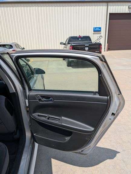 2013 CHEVROLET IMPALA 4-DOOR SEDAN (SHOWING: 104,274 MILES)