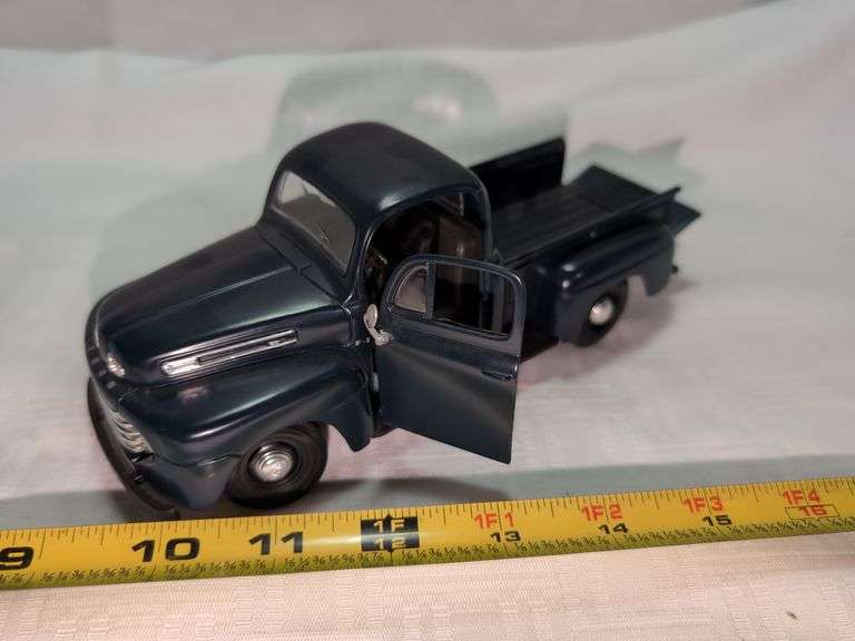 1948 FORD F-1 DIECAST PICKUP TRUCK MODEL