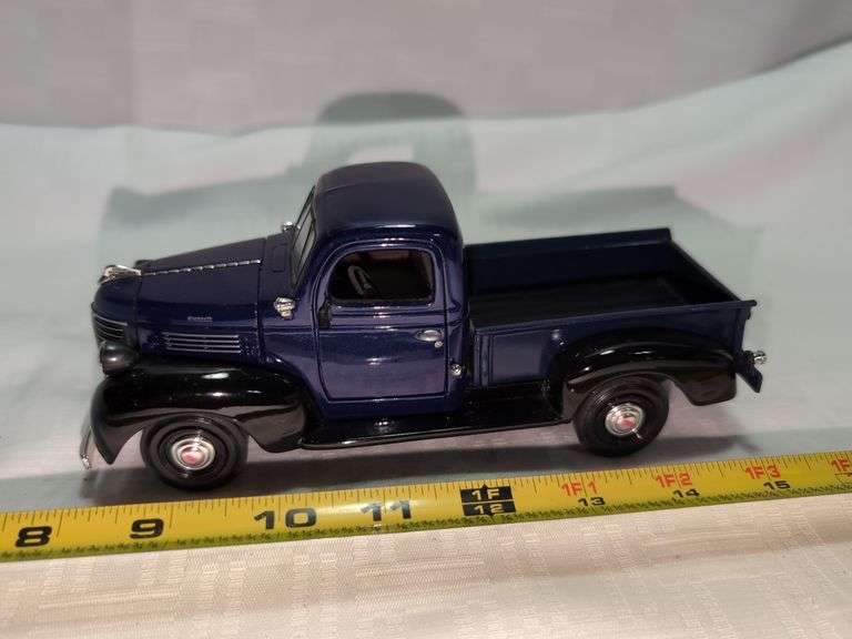 1941 PLYMOUTH DIECAST PICKUP TRUCK MODEL