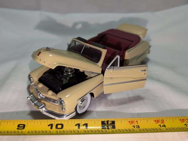 1949 MERCURY CONVERTIBLE DIECAST CAR MODEL