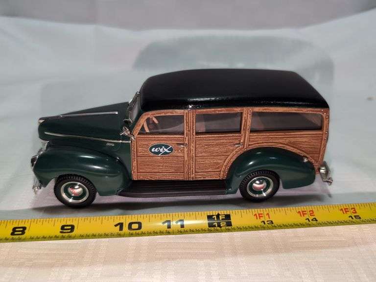 1940 FORD WOODY WAGON DIECAST CAR MODEL