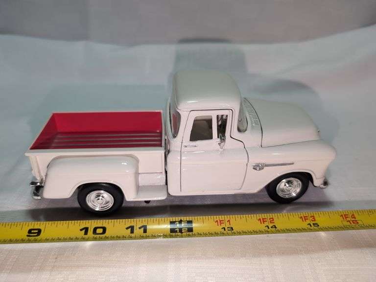 1955 CHEVROLET DIECAST PICKUP TRUCK MODEL