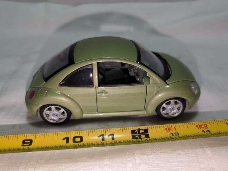 1998 VOLKSWAGEN NEW BEETLE DIECAST CAR MODEL
