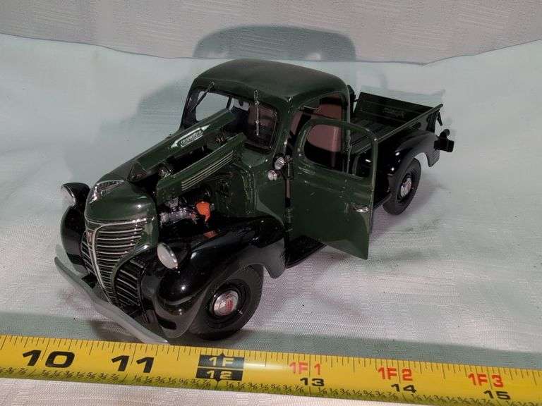 1941 PLYMOUTH DIECAST PICKUP TRUCK MODEL