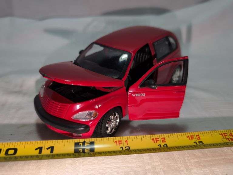 2001 CHRYSLER PT CRUISER DIECAST CAR MODEL