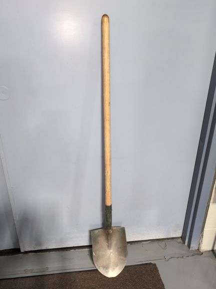 SPADE SHOVEL
