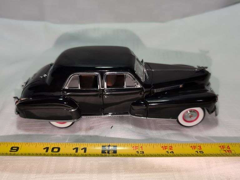 1941 CADILLAC FLEETWOOD SERIES 60 SPECIAL DIECAST CAR MODEL