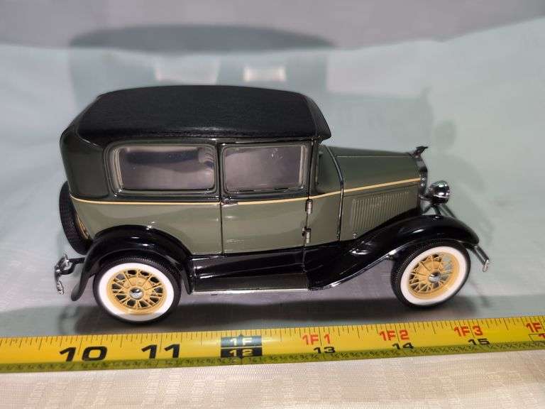 1930 FORD MODEL A TUDOR DIECAST CAR MODEL