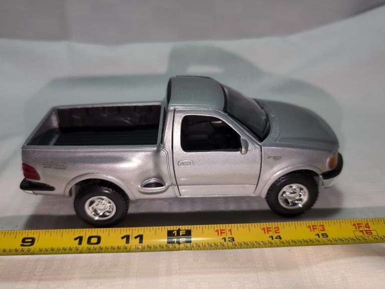 1997 FORD F-150 DIECAST PICKUP TRUCK MODEL