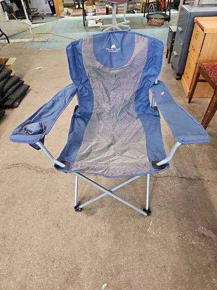 FOLDING CHAIR