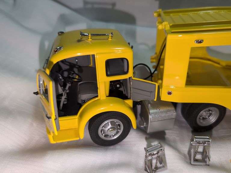 1952 FOUR CAR CARRIER DIECAST TRUCK/TRAILER MODEL