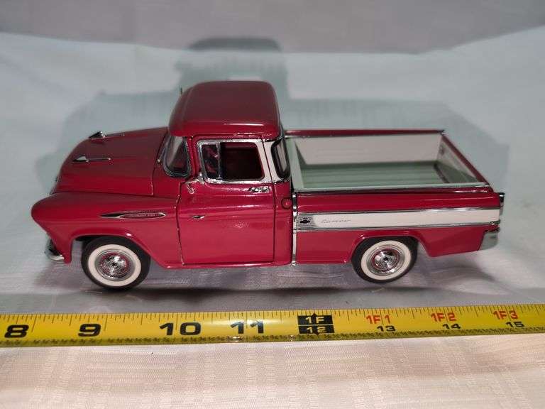 1967 CHEVROLET CAMEO DIECAST PICKUP TRUCK MODEL