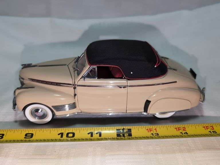 1941 CHEVROLET SPECIAL DELUXE DIECAST CAR MODEL