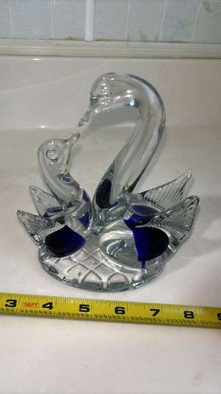 6.5”T GLASS SWANS