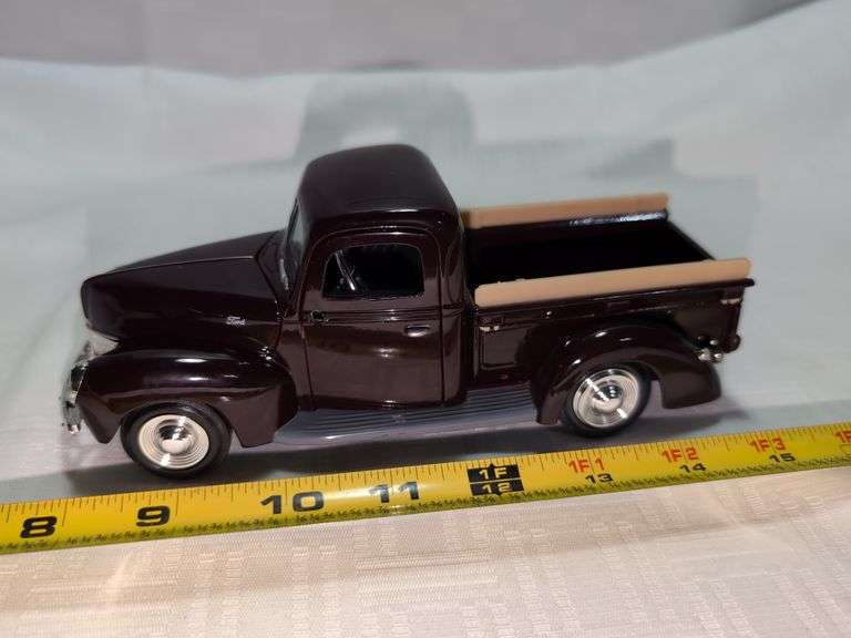 1940 FORD DIECAST PICKUP TRUCK MODEL