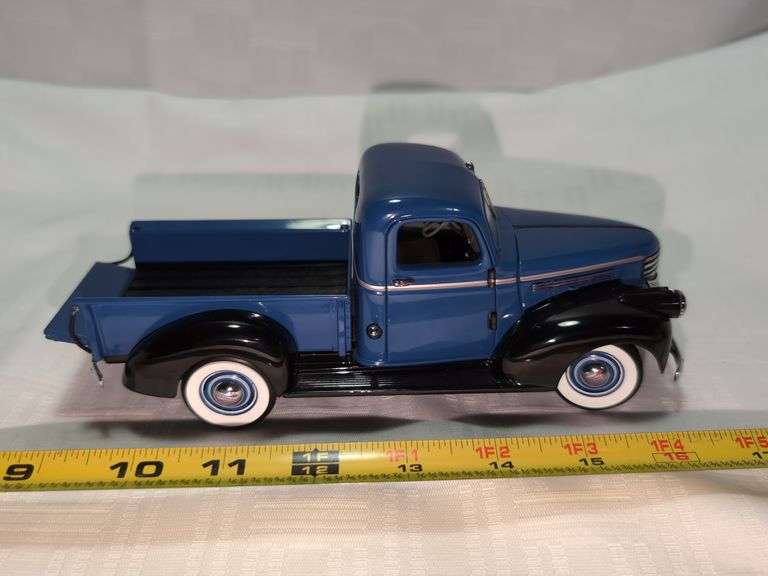 1941 CHEVROLET DIECAST PICKUP TRUCK MODEL