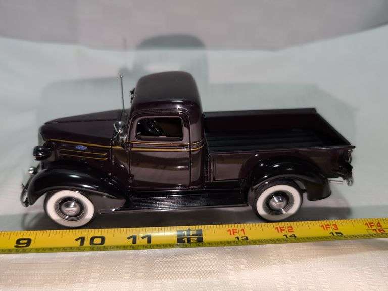 1937 CHEVROLET DIECAST PICKUP TRUCK MODEL