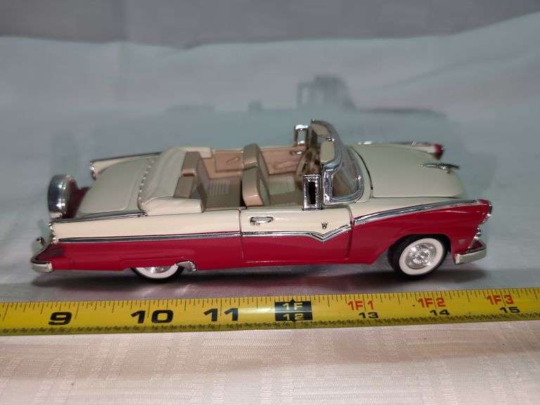 1955 FORD CROWN VICTORIA DIECAST CAR MODEL