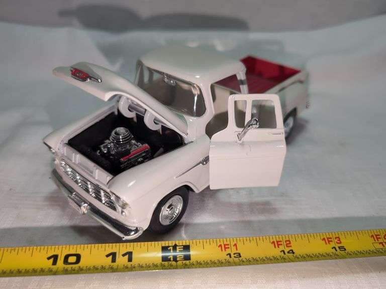 1955 CHEVROLET DIECAST PICKUP TRUCK MODEL