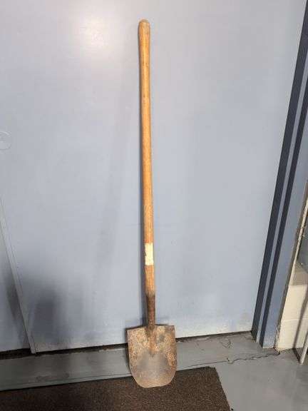 SPADE SHOVEL