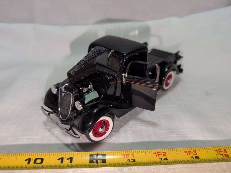 1935 FORD DIECAST PICKUP TRUCK MODEL