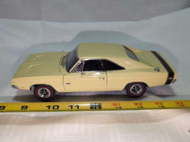 1969 DODGE CHARGER R/T DIECAST CAR MODEL