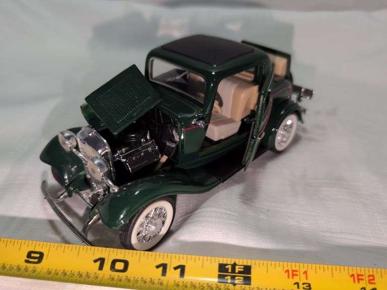 1932 FORD 3-WINDOW COUPE DIECAST CAR MODEL