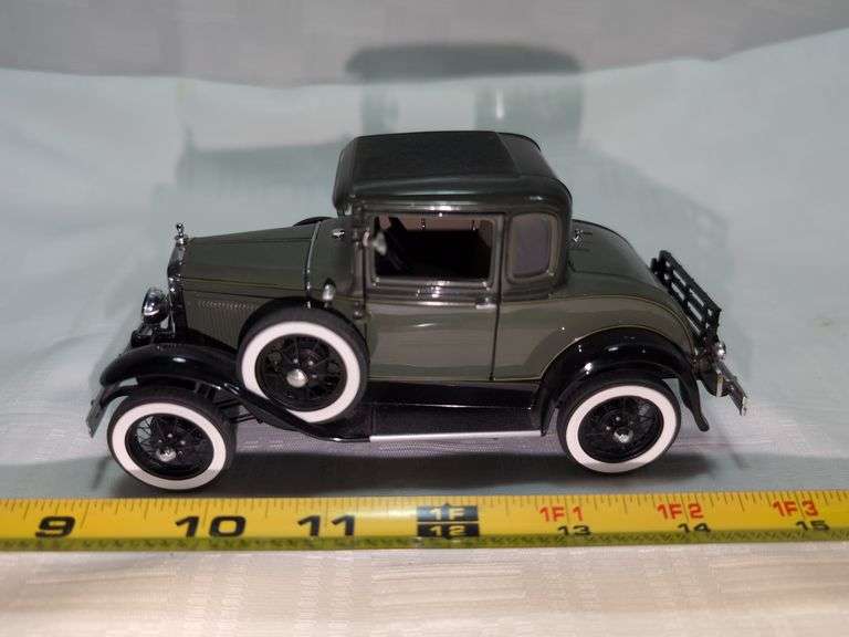1931 FORD MODEL A DELUXE COUPE DIECAST CAR MODEL