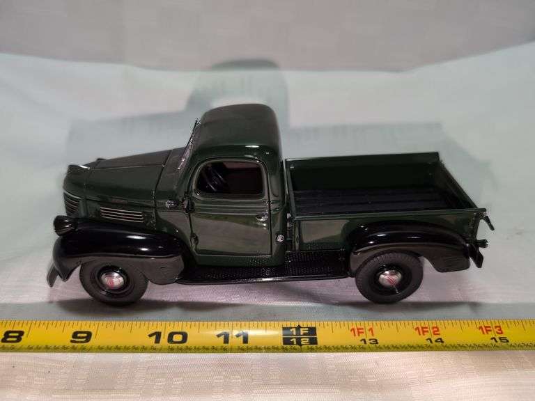 1941 PLYMOUTH DIECAST PICKUP TRUCK MODEL