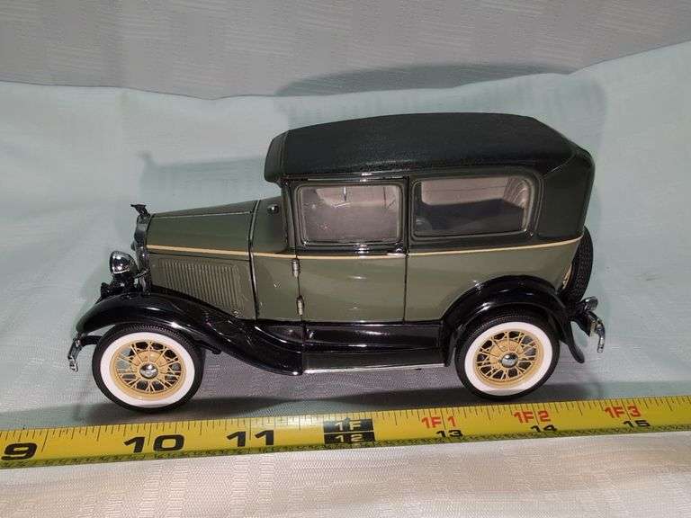 1930 FORD MODEL A TUDOR DIECAST CAR MODEL