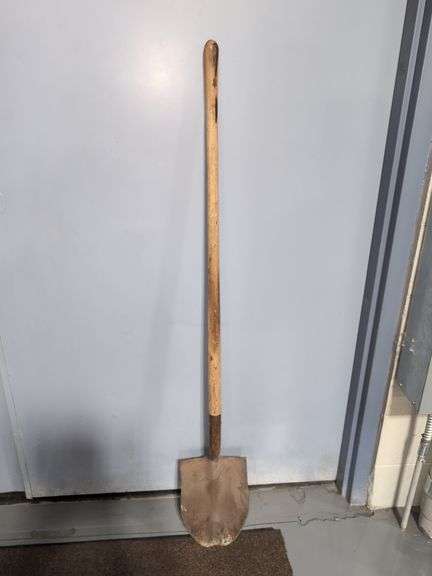 SPADE SHOVEL