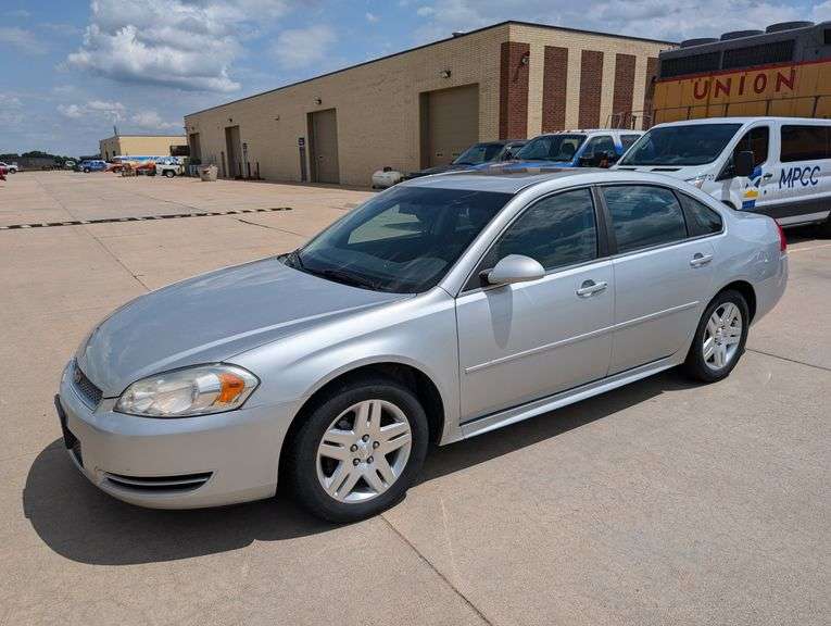 2013 CHEVROLET IMPALA 4-DOOR SEDAN (SHOWING: 104,274 MILES)