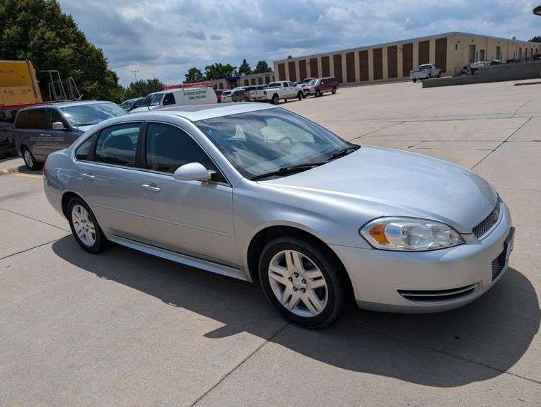 2013 CHEVROLET IMPALA 4-DOOR SEDAN (SHOWING: 104,274 MILES)