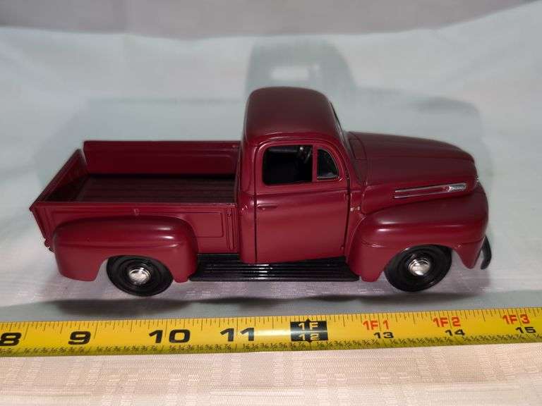 1946 FORD F-1 DIECAST PICKUP TRUCK MODEL