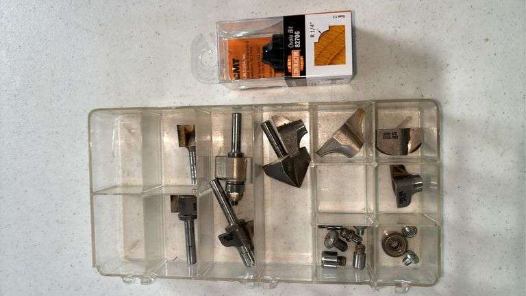 ASSORTED ROUTER BITS