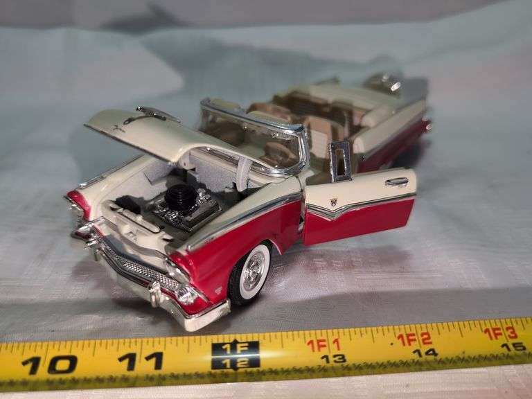 1955 FORD CROWN VICTORIA DIECAST CAR MODEL