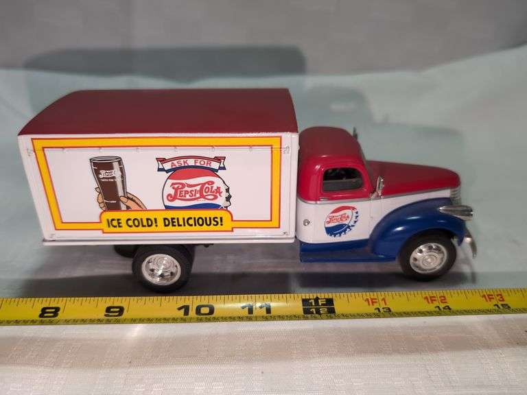 1942 CHEVROLET 1-1/2-TON DIECAST BOX TRUCK MODEL BANK